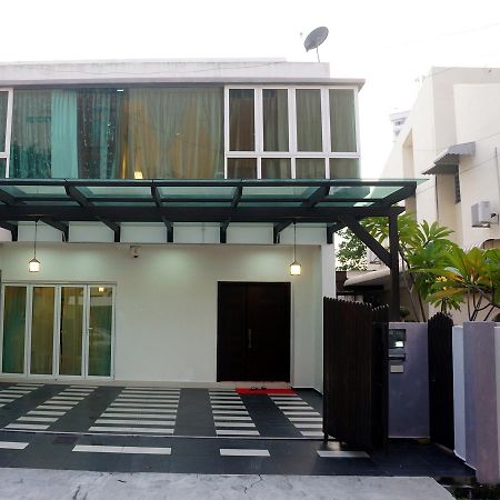 Gurney Luxe Inn George Town Bagian luar foto