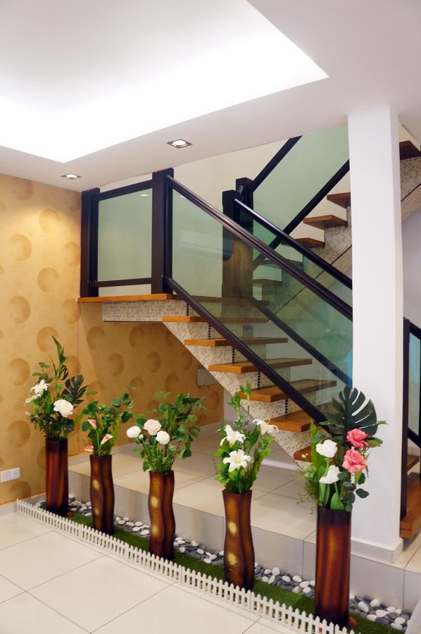 Gurney Luxe Inn George Town Bagian luar foto
