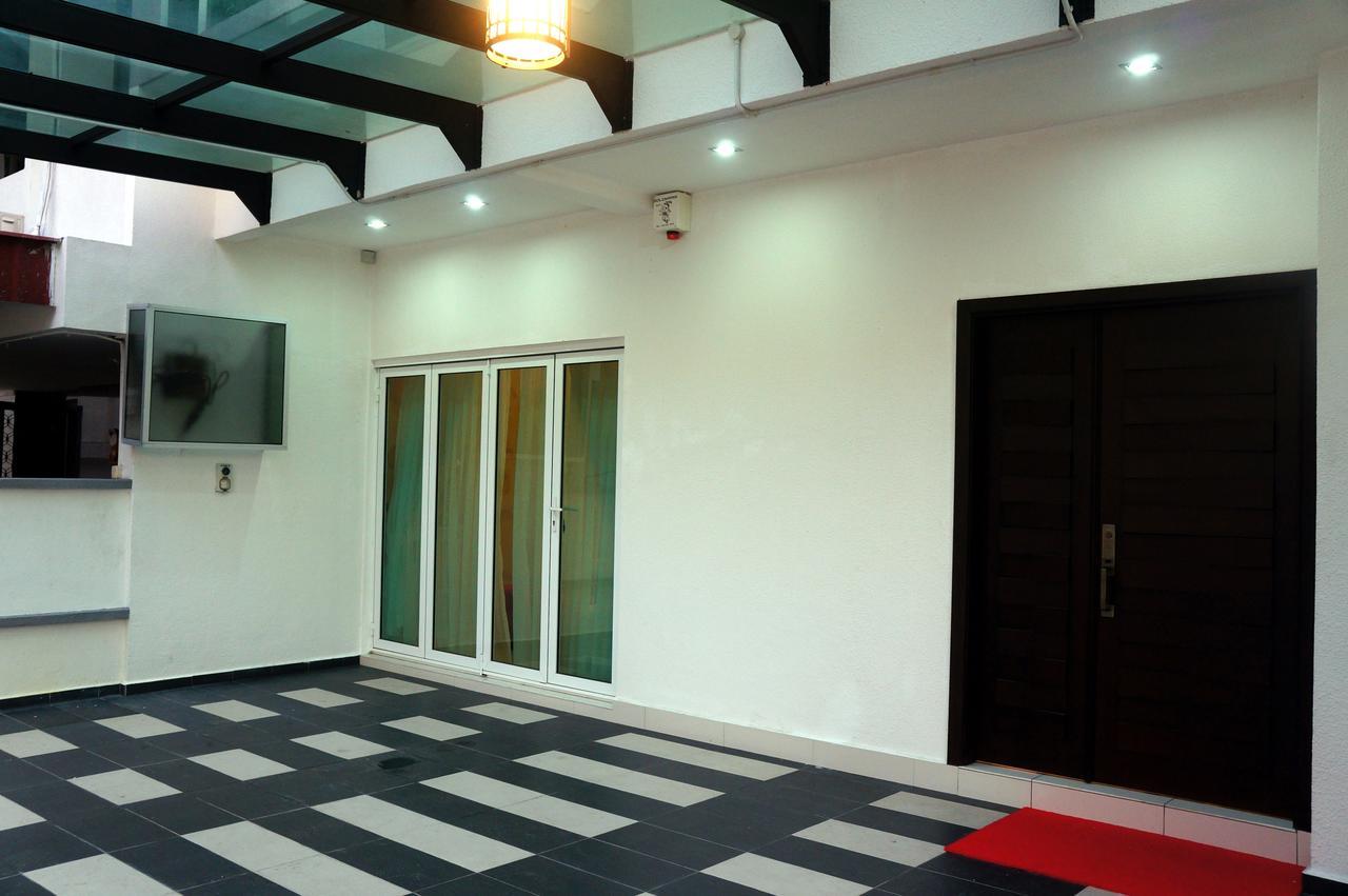 Gurney Luxe Inn George Town Bagian luar foto