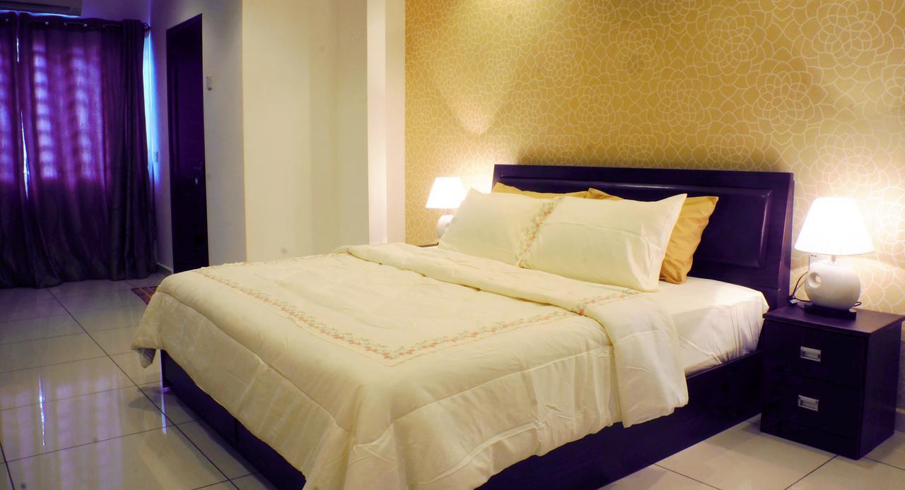 Gurney Luxe Inn George Town Bagian luar foto