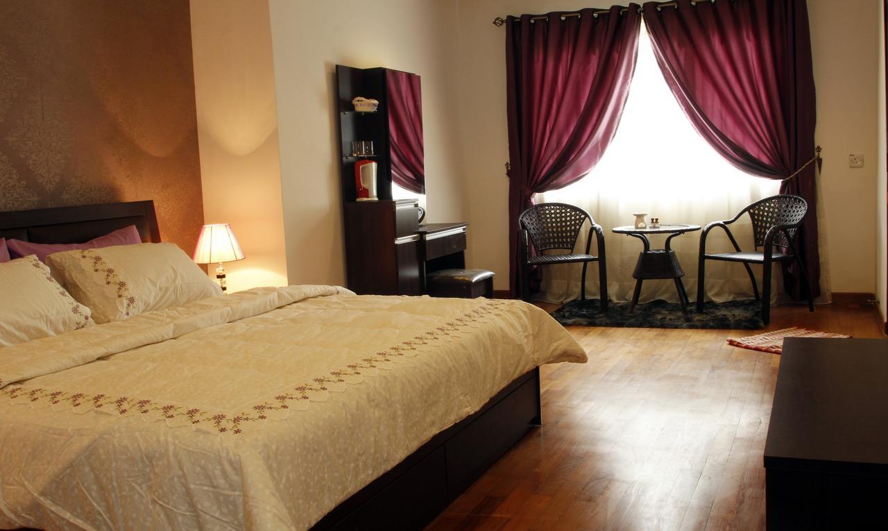 Gurney Luxe Inn George Town Bagian luar foto